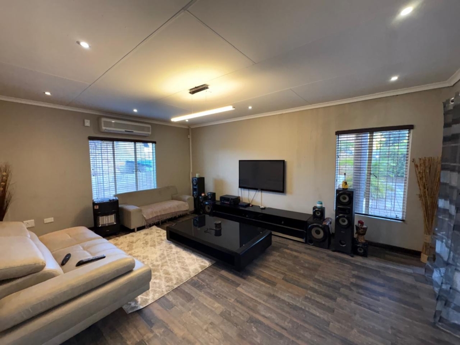 3 Bedroom Property for Sale in Safari Gardens North West